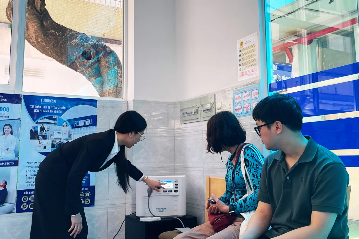 Sản phẩm máy trị liệu điện trường cao áp Fujiiryoki FX-M14000 được sử dụng tại Bệnh Viện Thống Nhất